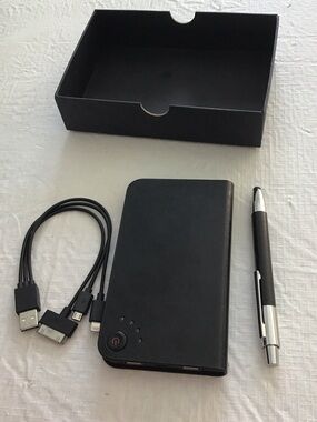 Universal Black Portable Power Bank with Multi-Connector Cable NWOT ##